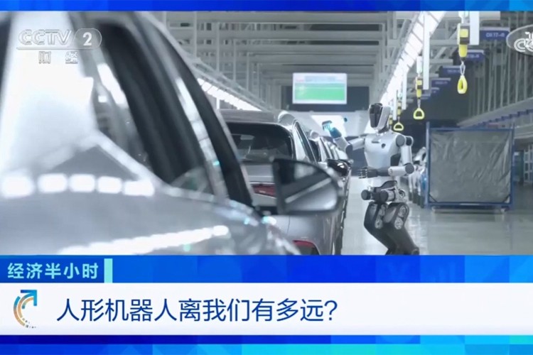 中央电视台《经济半小时》栏目对南宫大舞台机器人的专题报道